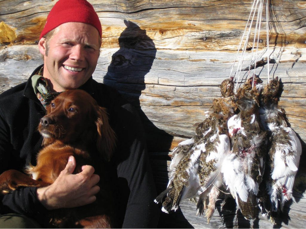 Knut Stormdal med hund og fangst etter rypejakt.