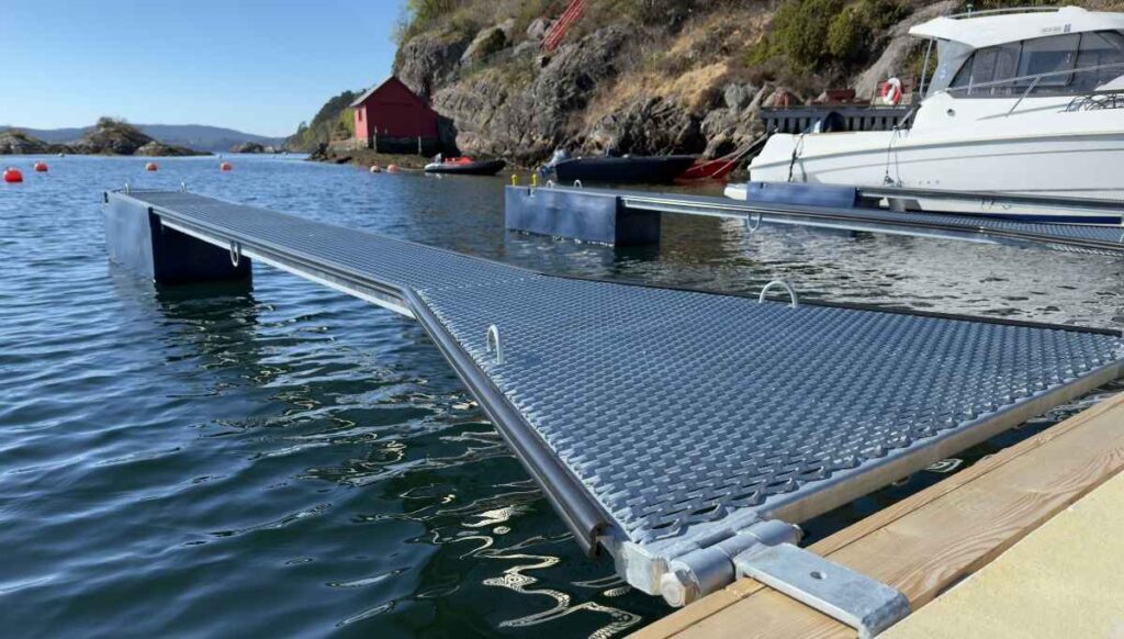 Utrigger fra Jamax hos Årstveitvågen Båtlag