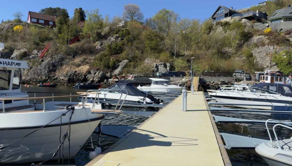 Flytebryggen til Årstveitvågen Båtlag