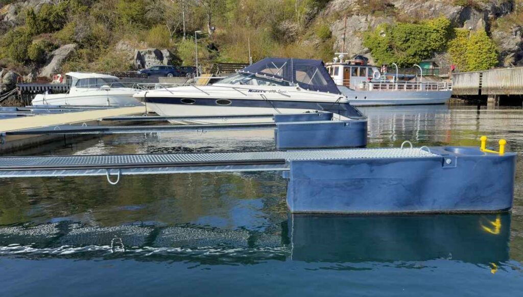 Utrigger fra Jamax flytebrygger hos Årstveitvågen Båtlag